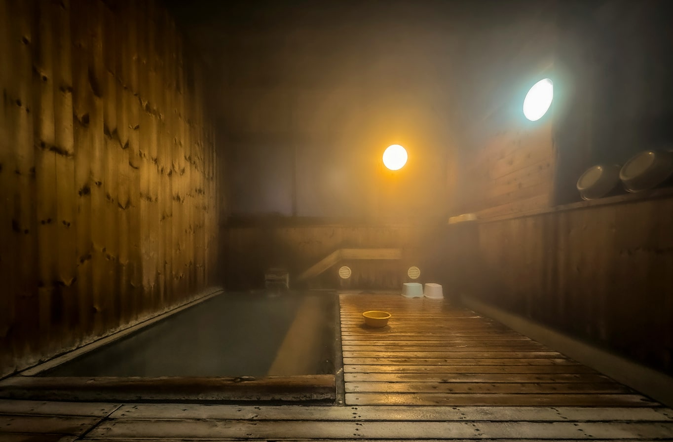 温泉の蛇口の写真
